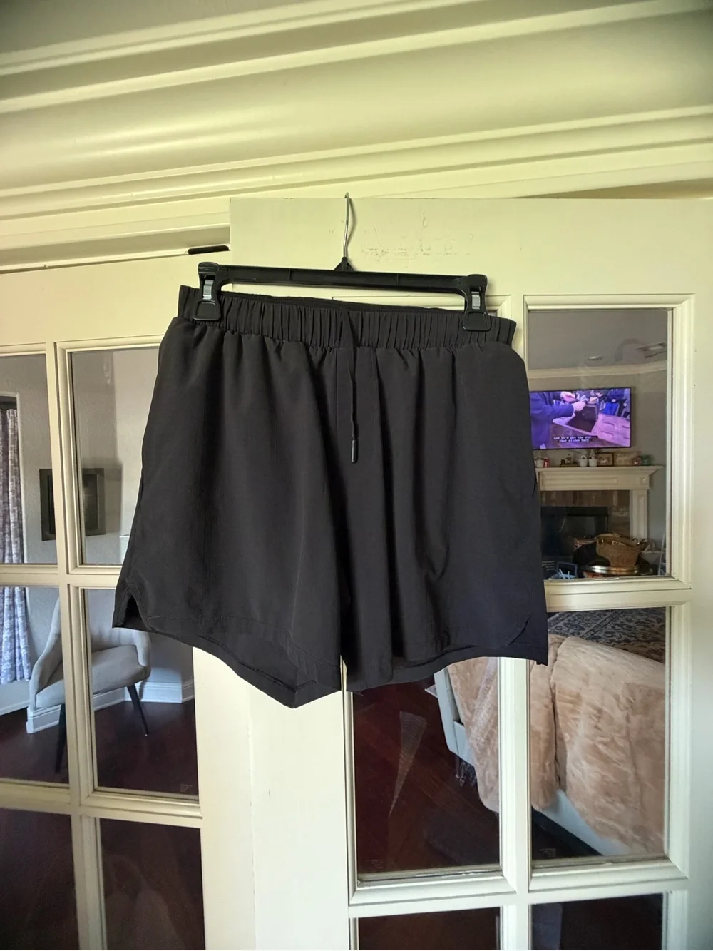 lululemon Women’s Black Lined Running Shorts Drawstring Zip Pocket Size 6/8